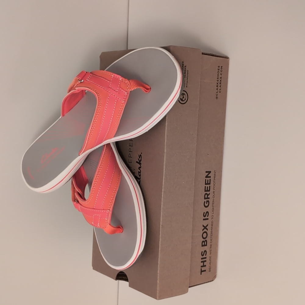 Clarks Cloudsteppers Breeze Sea Bright Coral Thong Sandals. Size 8. NEW - Picture 2 of 14